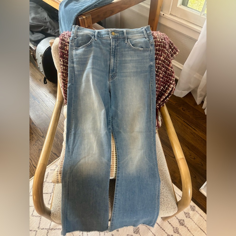 MOTHER The Hustler Ankle Fray size 29. Cute, soft and comfy!